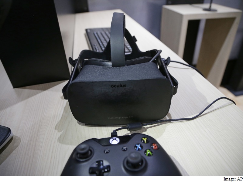 Oculus founder delivers first rift headset himself